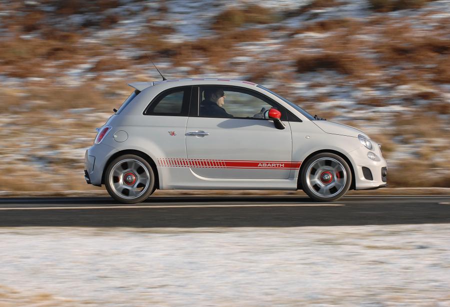  Abarth 500 2009 года  (UK) (фото 25 из 43)